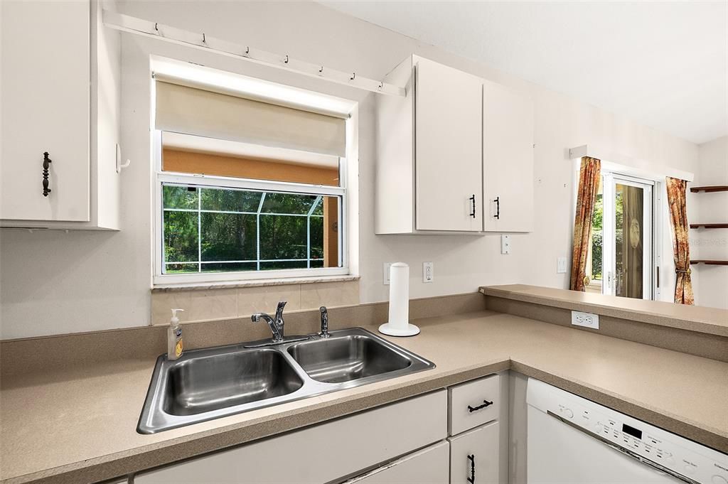 For Rent: $2,495 (3 beds, 2 baths, 1427 Square Feet)