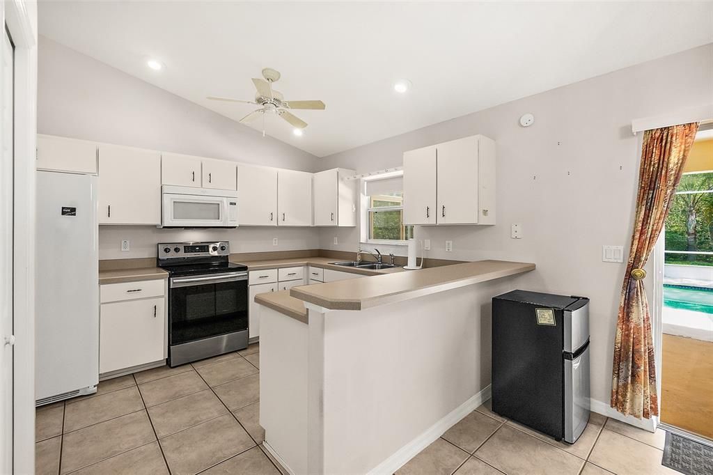 For Rent: $2,495 (3 beds, 2 baths, 1427 Square Feet)