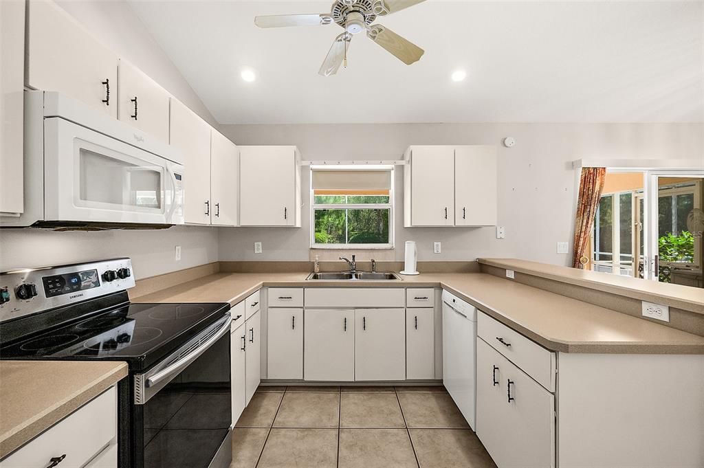 For Rent: $2,495 (3 beds, 2 baths, 1427 Square Feet)