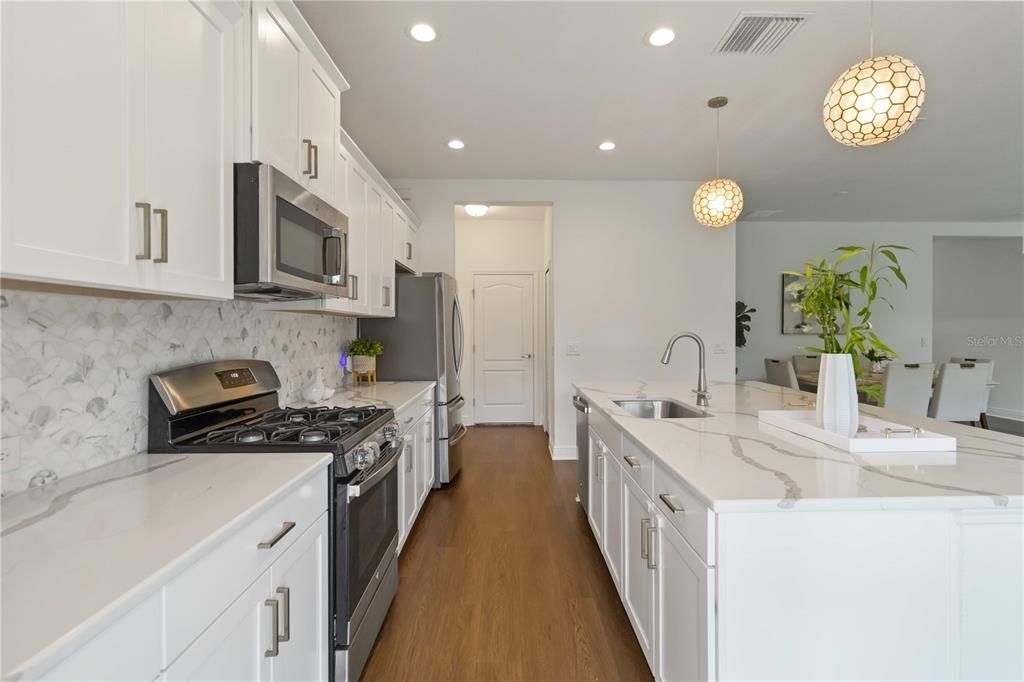 For Sale: $569,900 (3 beds, 2 baths, 2188 Square Feet)