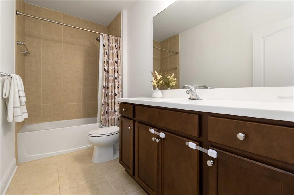 For Sale: $569,900 (3 beds, 2 baths, 2188 Square Feet)