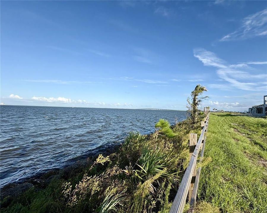 待售: $835,000 (0.32 acres)