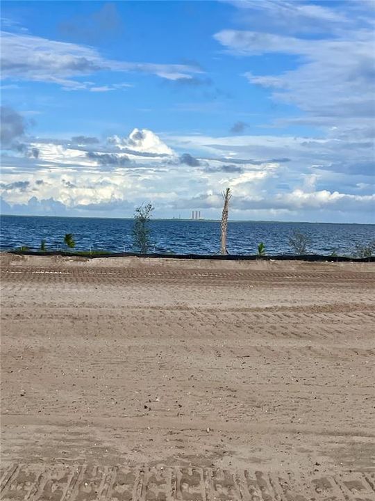 待售: $835,000 (0.32 acres)