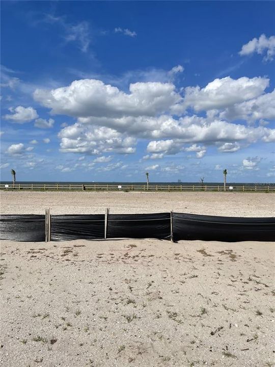 待售: $835,000 (0.32 acres)