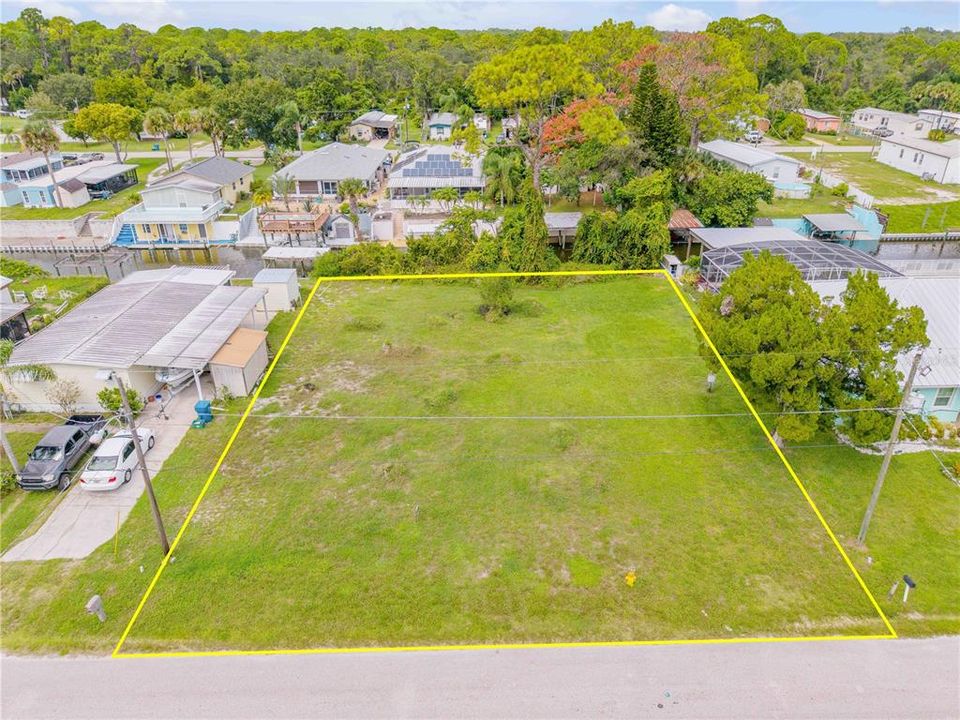 待售: $350,000 (0.31 acres)