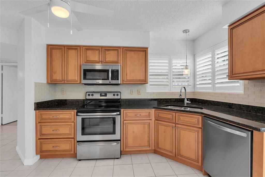 待售: $399,000 (2 贝兹, 2 浴室, 1075 平方英尺)