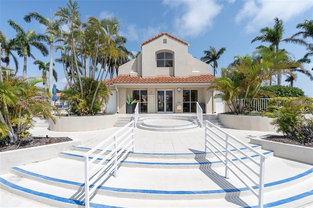 待售: $399,000 (2 贝兹, 2 浴室, 1075 平方英尺)