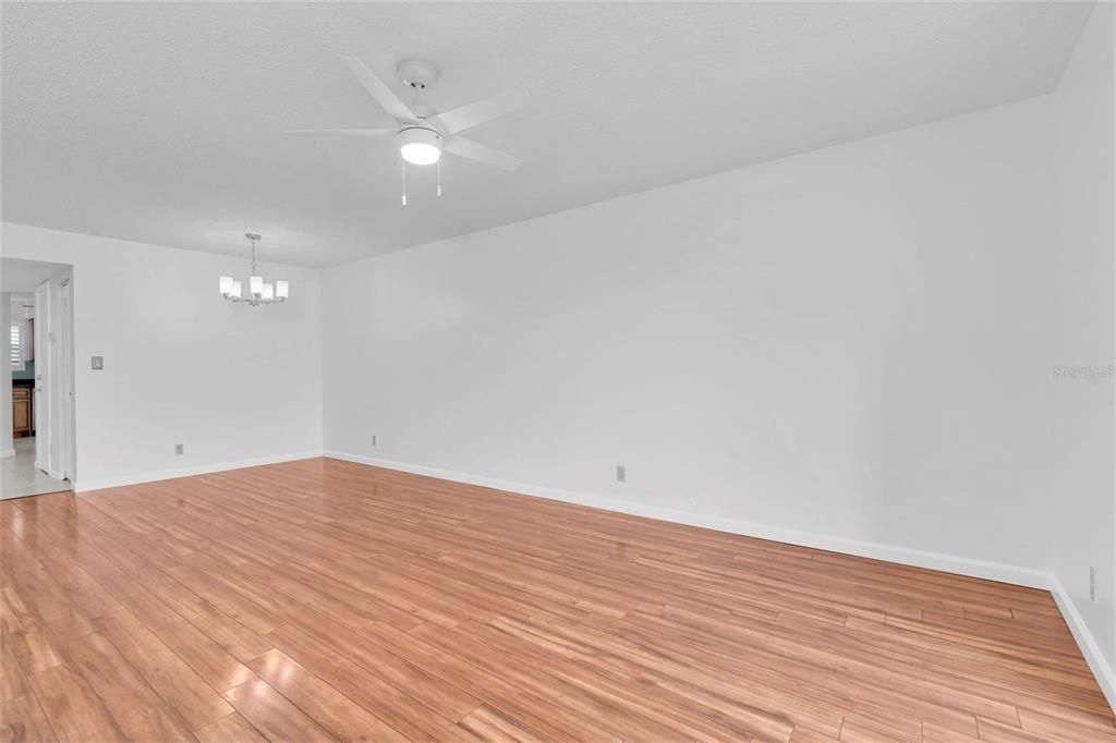 待售: $399,000 (2 贝兹, 2 浴室, 1075 平方英尺)