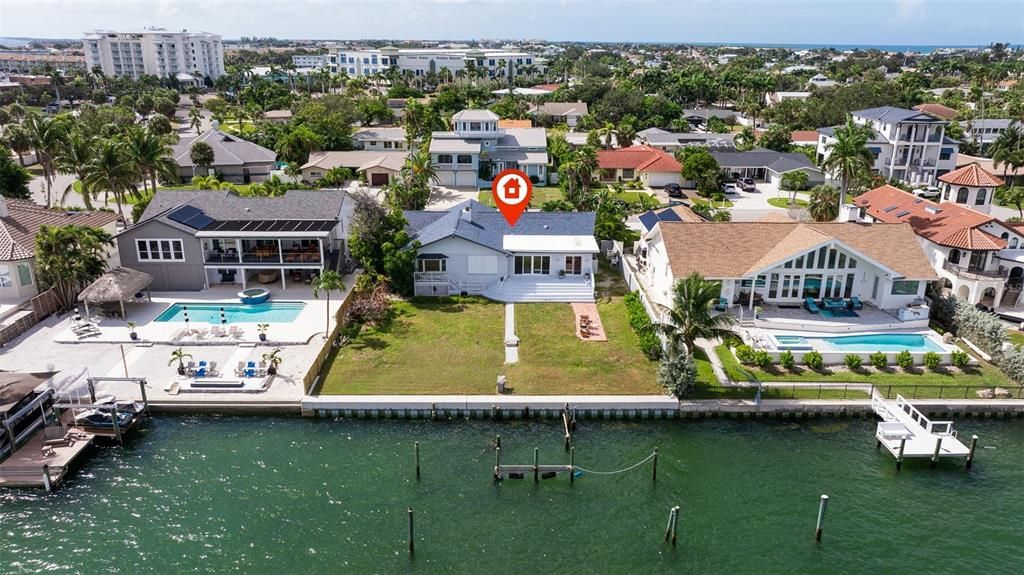 En Venta: $2,295,000 (2 camas, 2 baños, 2400 Pies cuadrados)