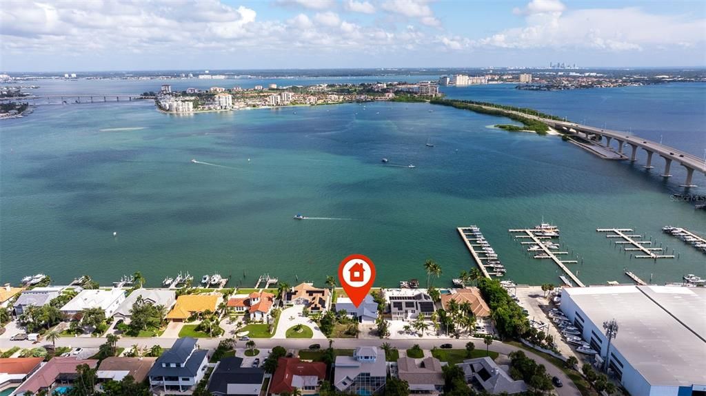 En Venta: $2,295,000 (2 camas, 2 baños, 2400 Pies cuadrados)