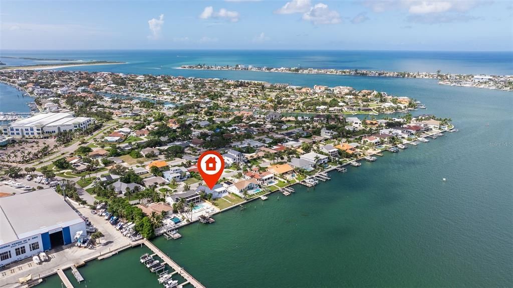 En Venta: $2,295,000 (2 camas, 2 baños, 2400 Pies cuadrados)