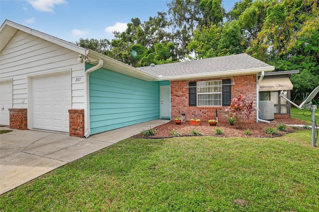 For Sale: $219,900 (2 beds, 2 baths, 1157 Square Feet)