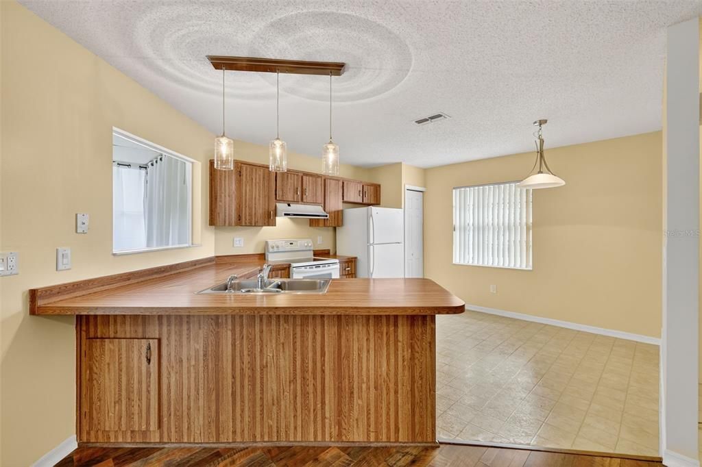 For Sale: $219,900 (2 beds, 2 baths, 1157 Square Feet)