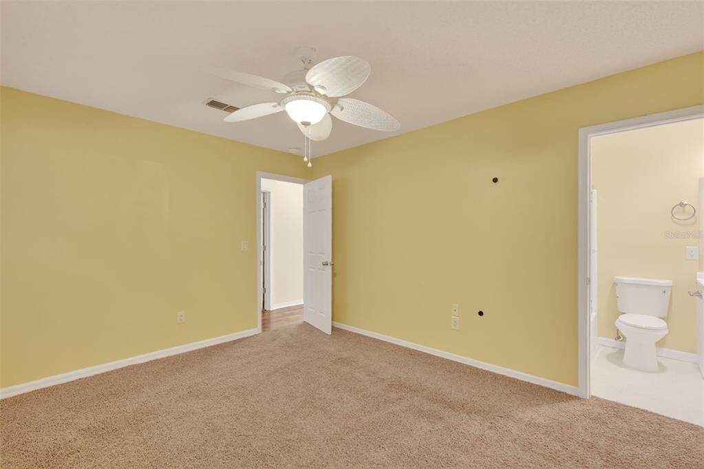 For Sale: $219,900 (2 beds, 2 baths, 1157 Square Feet)