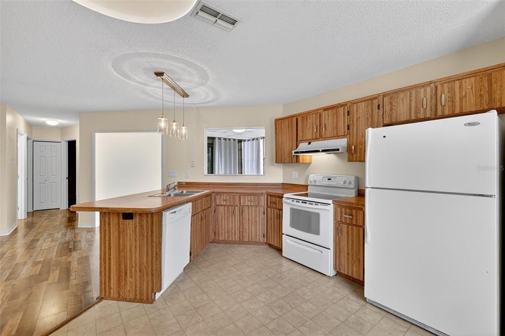 For Sale: $219,900 (2 beds, 2 baths, 1157 Square Feet)