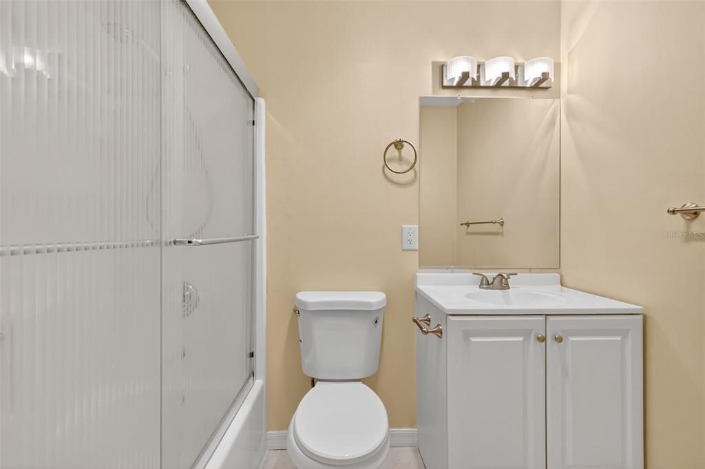 For Sale: $219,900 (2 beds, 2 baths, 1157 Square Feet)