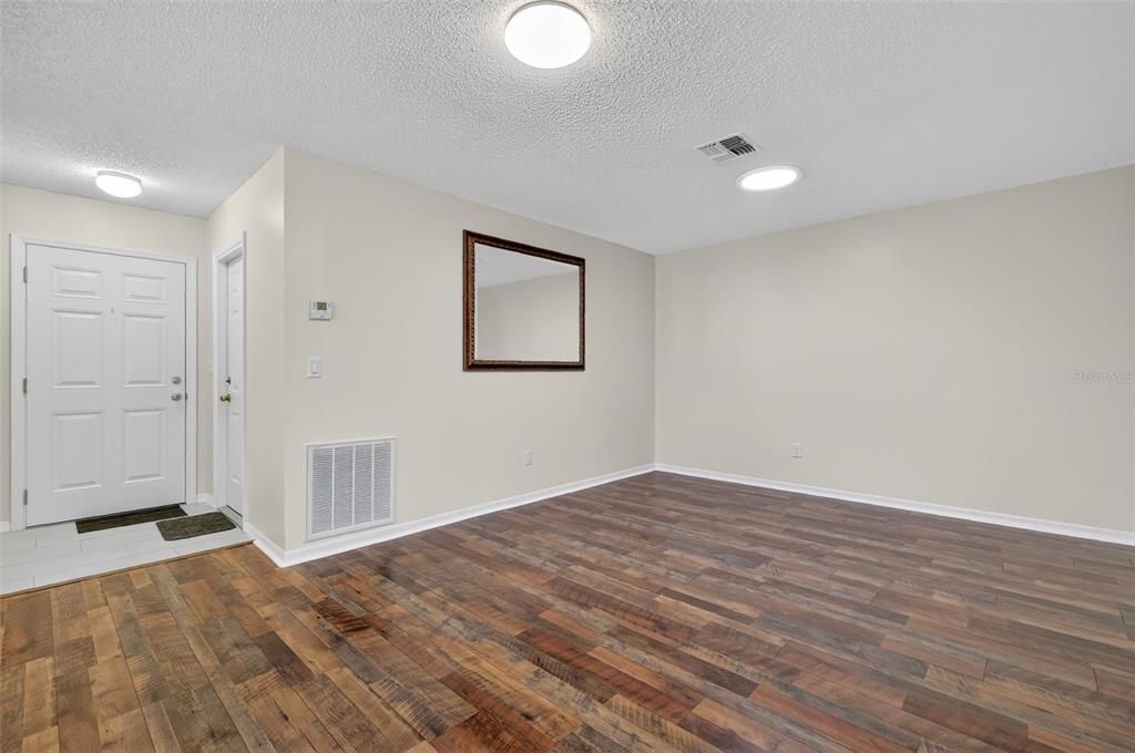 For Sale: $219,900 (2 beds, 2 baths, 1157 Square Feet)