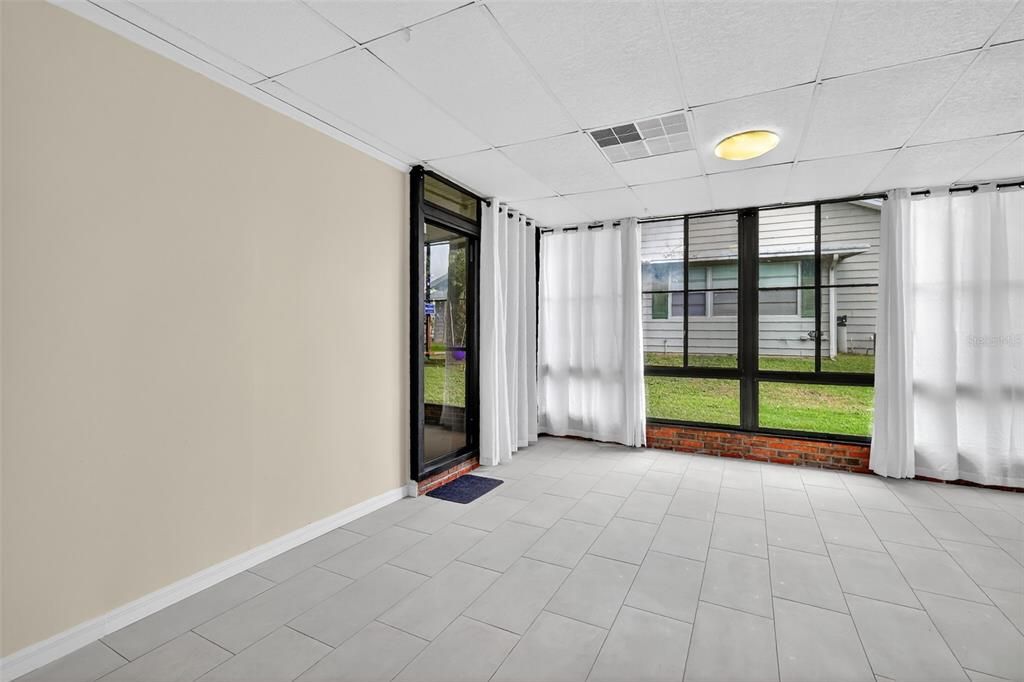 For Sale: $219,900 (2 beds, 2 baths, 1157 Square Feet)