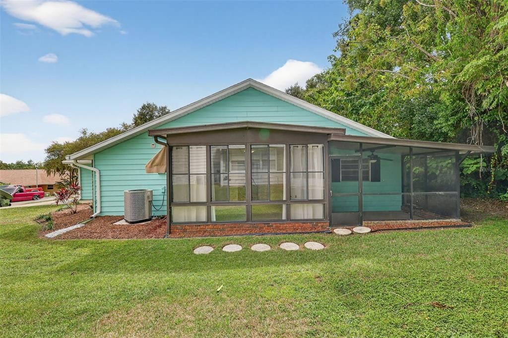 For Sale: $219,900 (2 beds, 2 baths, 1157 Square Feet)