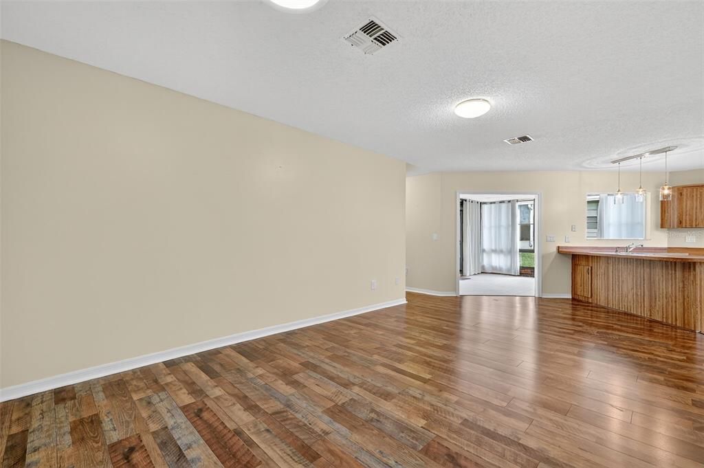 For Sale: $219,900 (2 beds, 2 baths, 1157 Square Feet)