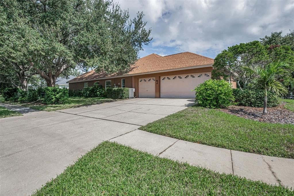 Activo con contrato: $785,000 (5 camas, 3 baños, 2986 Pies cuadrados)