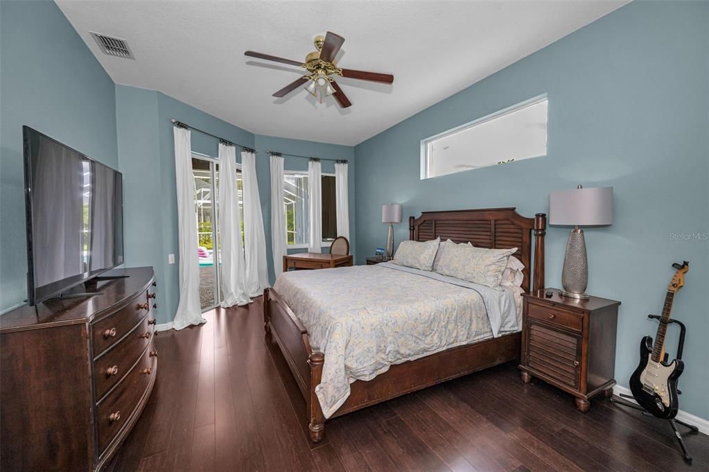 Activo con contrato: $785,000 (5 camas, 3 baños, 2986 Pies cuadrados)