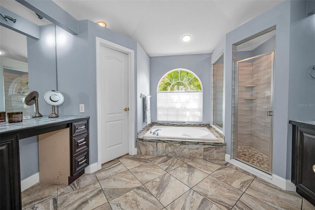 Activo con contrato: $785,000 (5 camas, 3 baños, 2986 Pies cuadrados)