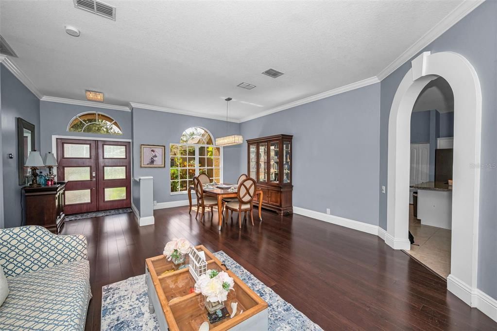 Activo con contrato: $785,000 (5 camas, 3 baños, 2986 Pies cuadrados)