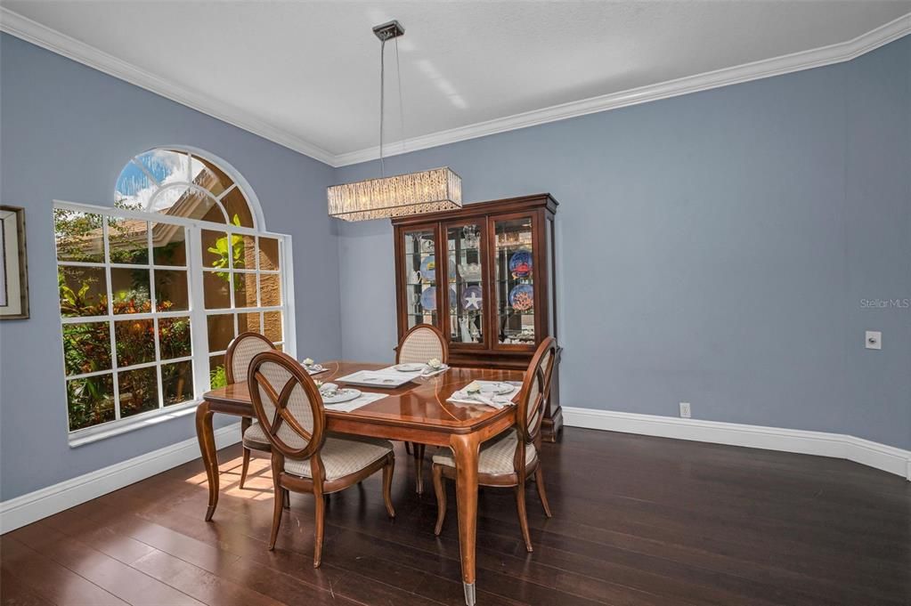 Activo con contrato: $785,000 (5 camas, 3 baños, 2986 Pies cuadrados)