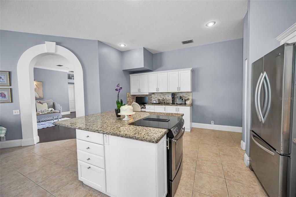 Activo con contrato: $785,000 (5 camas, 3 baños, 2986 Pies cuadrados)