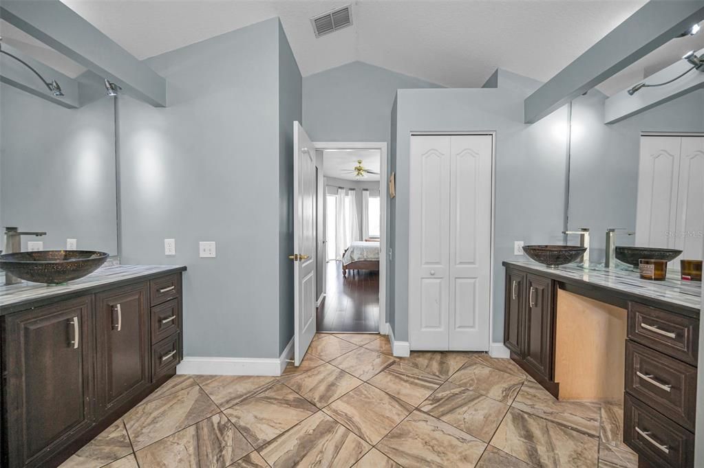 Activo con contrato: $785,000 (5 camas, 3 baños, 2986 Pies cuadrados)