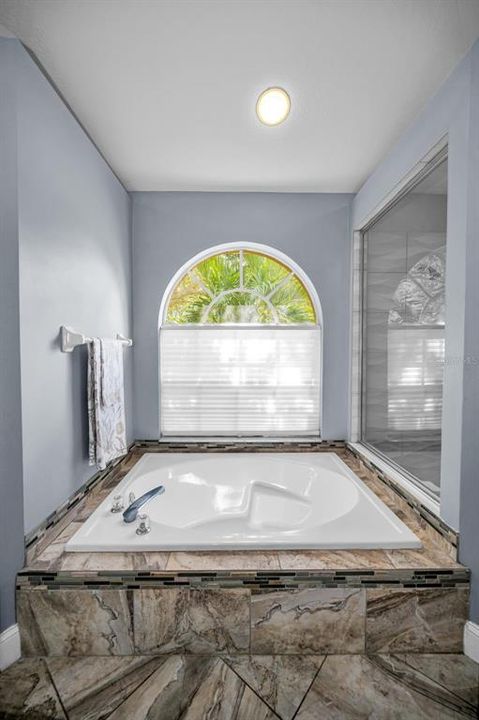 Activo con contrato: $785,000 (5 camas, 3 baños, 2986 Pies cuadrados)