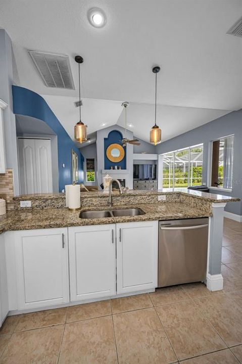 Activo con contrato: $785,000 (5 camas, 3 baños, 2986 Pies cuadrados)