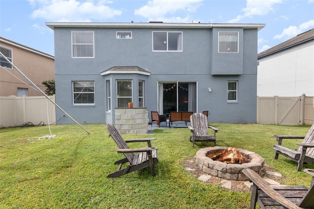 Activo con contrato: $515,000 (4 camas, 2 baños, 2317 Pies cuadrados)