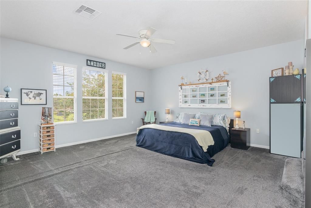 Activo con contrato: $515,000 (4 camas, 2 baños, 2317 Pies cuadrados)