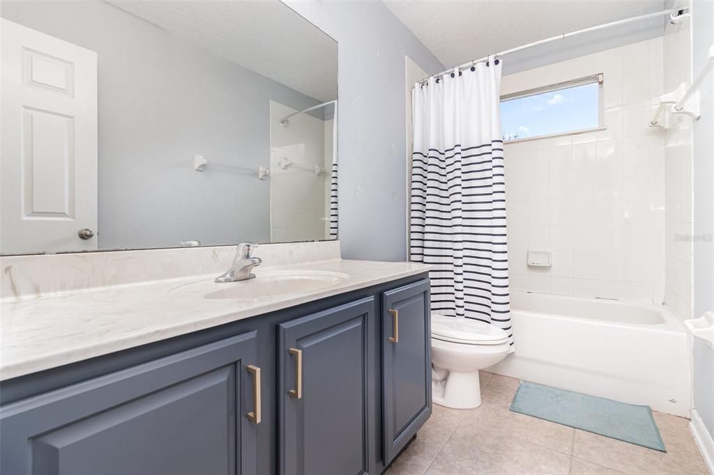 Activo con contrato: $515,000 (4 camas, 2 baños, 2317 Pies cuadrados)