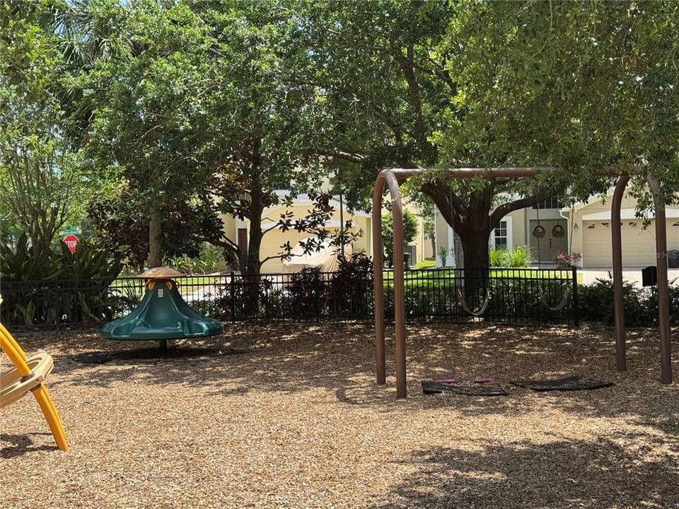 Activo con contrato: $515,000 (4 camas, 2 baños, 2317 Pies cuadrados)