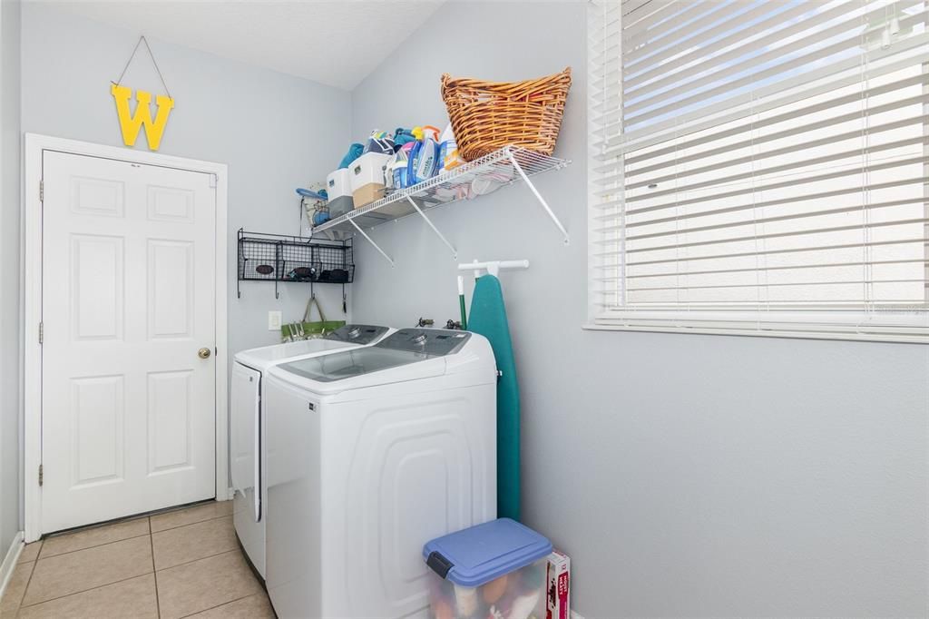 Activo con contrato: $515,000 (4 camas, 2 baños, 2317 Pies cuadrados)