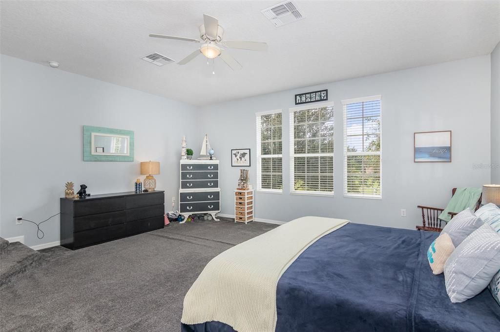 Activo con contrato: $515,000 (4 camas, 2 baños, 2317 Pies cuadrados)