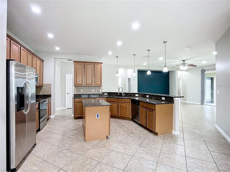 待售: $584,999 (4 贝兹, 3 浴室, 2656 平方英尺)