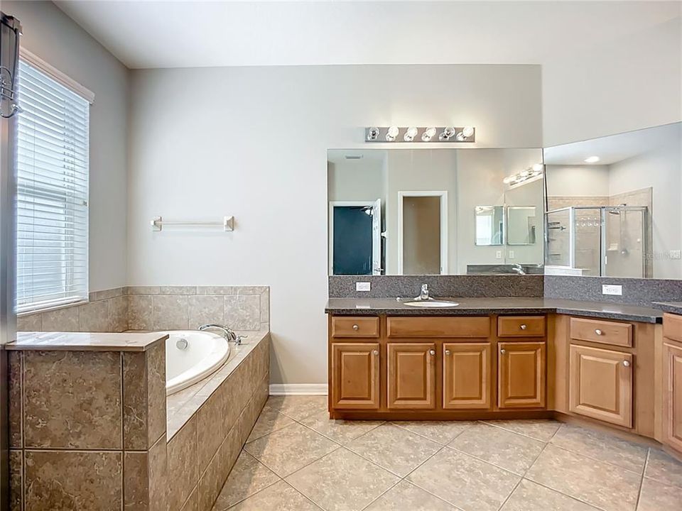 待售: $584,999 (4 贝兹, 3 浴室, 2656 平方英尺)