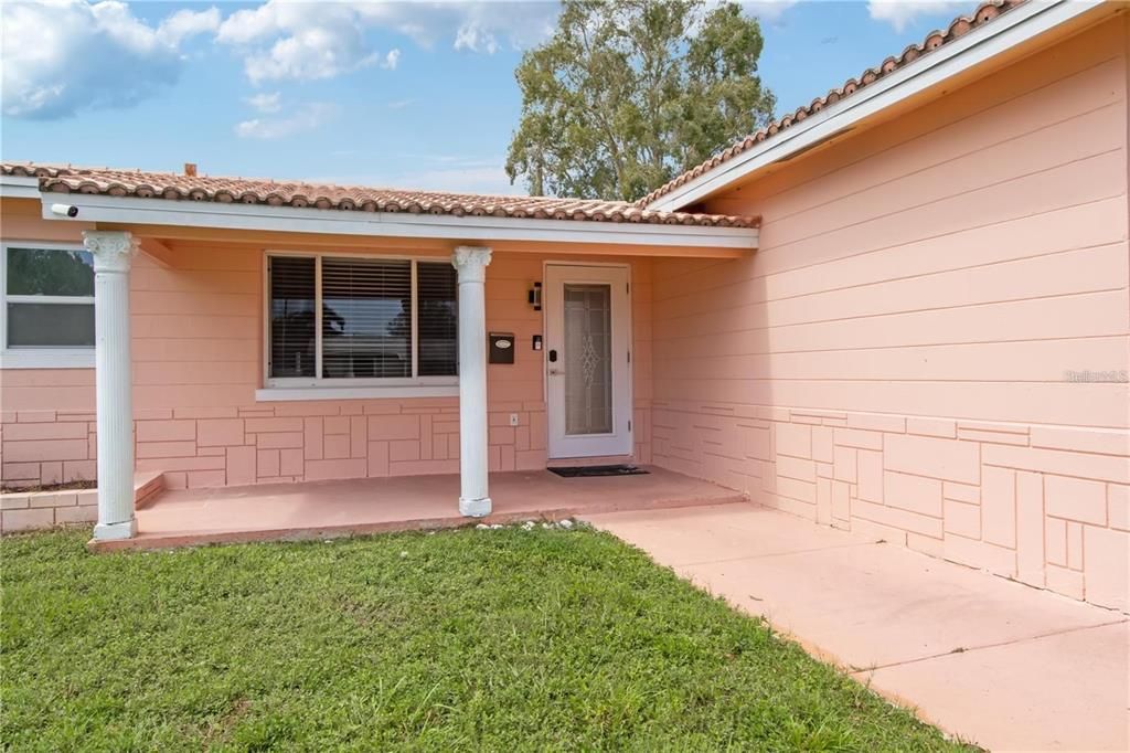 En Renta: $4,250 (4 camas, 3 baños, 1952 Pies cuadrados)