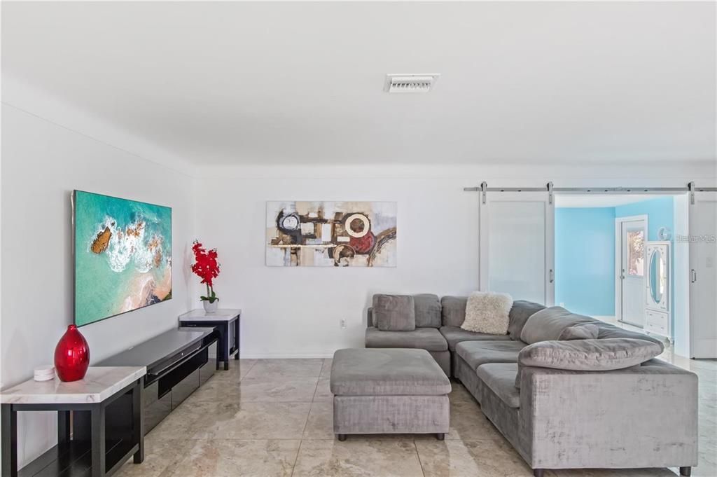 En Renta: $4,250 (4 camas, 3 baños, 1952 Pies cuadrados)