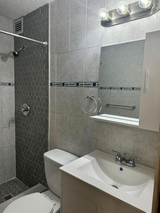 В аренду: $1,100 (3 спален, 1 ванн, 679 Квадратных фут)