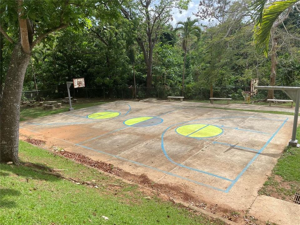 В аренду: $1,100 (3 спален, 1 ванн, 679 Квадратных фут)