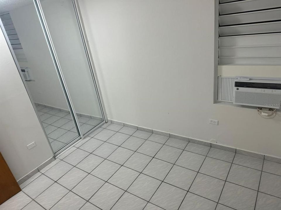 В аренду: $1,100 (3 спален, 1 ванн, 679 Квадратных фут)