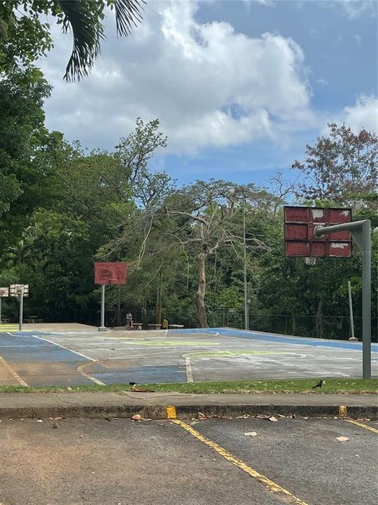 В аренду: $1,100 (3 спален, 1 ванн, 679 Квадратных фут)