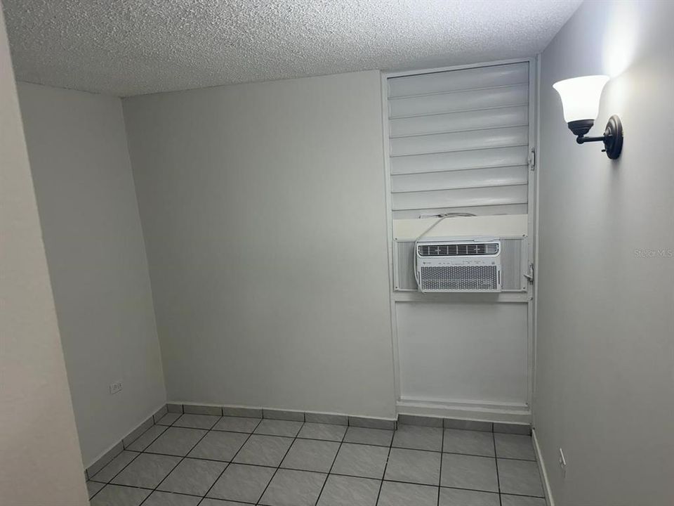 В аренду: $1,100 (3 спален, 1 ванн, 679 Квадратных фут)