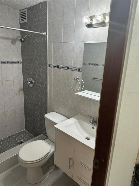 В аренду: $1,100 (3 спален, 1 ванн, 679 Квадратных фут)