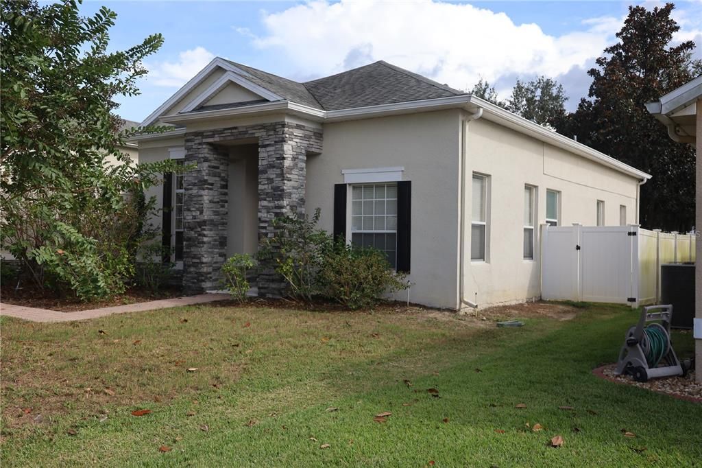 Active With Contract: $485,000 (5 beds, 4 baths, 2835 Square Feet)